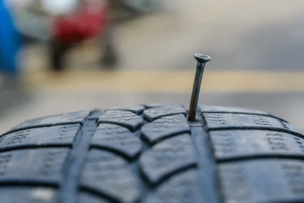 саморез в покрышке
